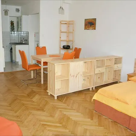 Machek Apartment *